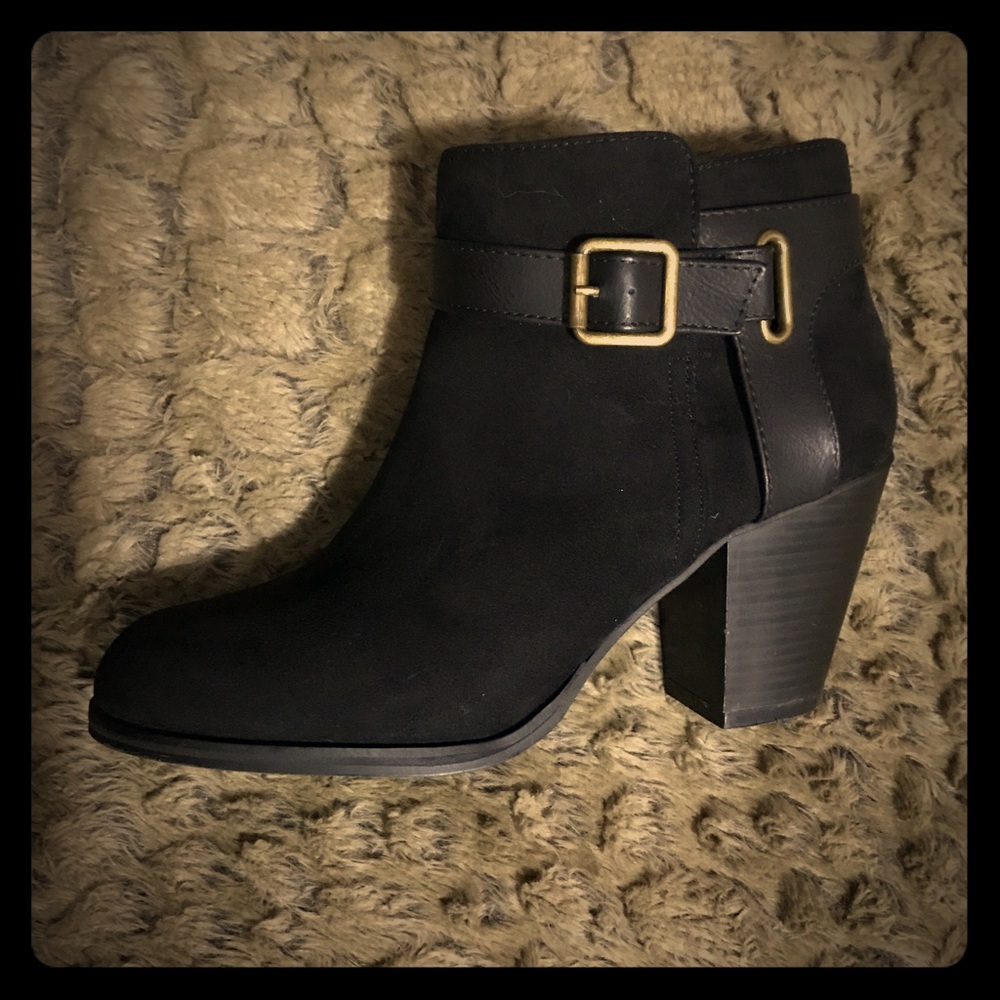 Black buckled booties👢